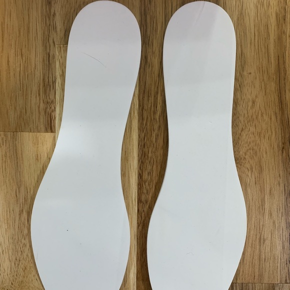 SOLD - PATENT ROCKSTUD BALLET FLAT - Picture 5 of 7